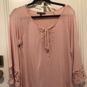 Beautiful light mauve top with lace sleeves at cuff